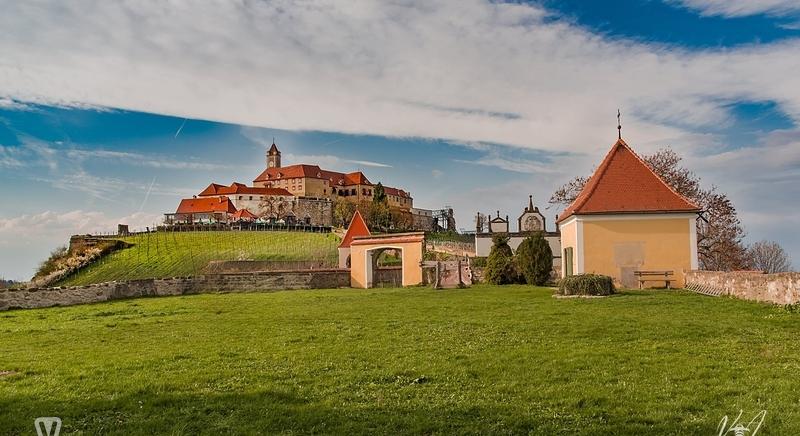 Ez Ausztria legnagyobb erődítménye, és még egy izgalmas boszorkánymúzeumot is megtekinthetünk benne