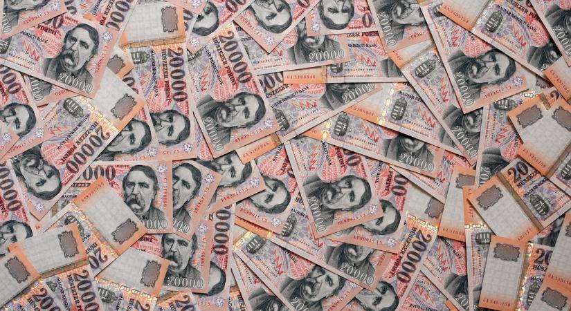 Varga Mihály fontos bejelentést tett a Babakötvénnyel kapcsolatban: 1,8 milliárd forintról van szó