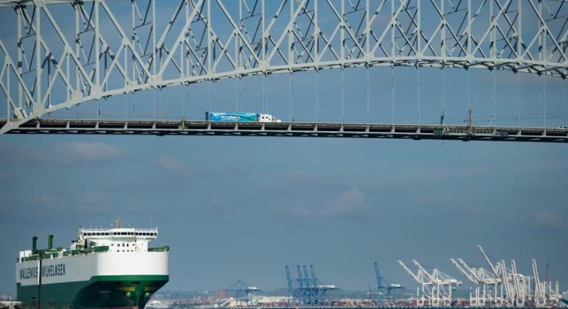 Összeomlott a baltimore-i híd, miután nekiütközött egy konténerhajó