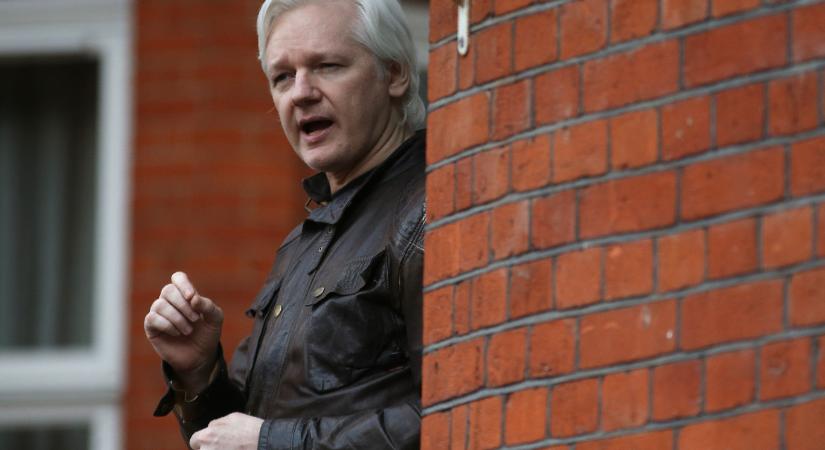 A WikiLeaks-alapító Assange ideiglenes haladékot kapott a kitoloncolási perében