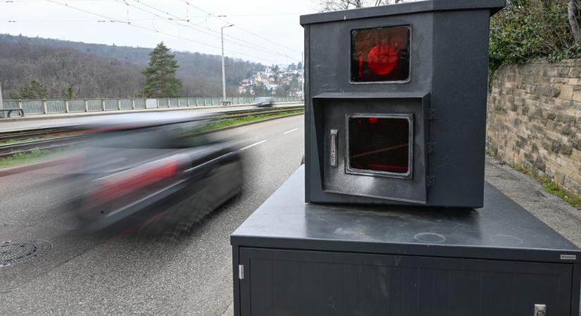 218 kilométer per órával repesztett a magyar férfi az osztrák autópályán, elvették a jogsiját