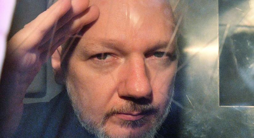 Egyelőre elkerüli a kiadatást a Wikileaks-alapító