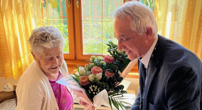 A 90 éves Pannika nénit köszöntötte Berényi Károly