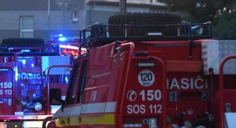 Tűz ütött ki egy szlovákiai vegyi üzemben – harminc tűzoltót küldtek a helyszínre