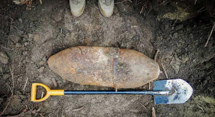 Több mint hetven gránátot találtak a siófoki Tescónál