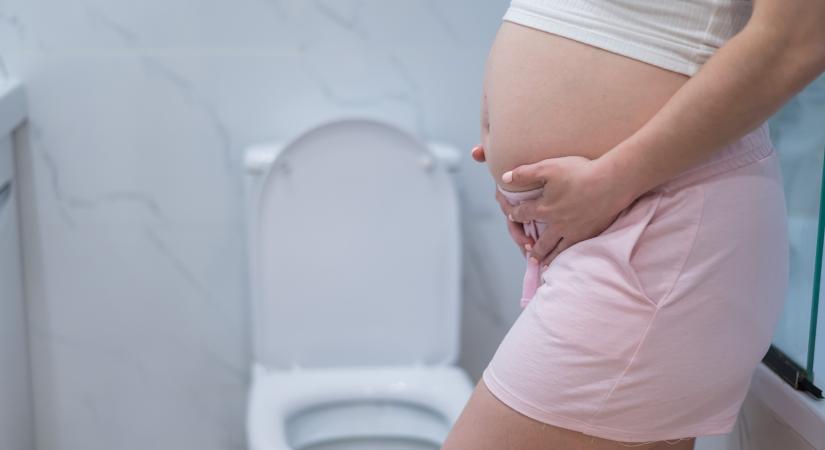 Hüvelyi folyás terhesség alatt: meddig normális, mikortól kell orvoshoz fordulni?