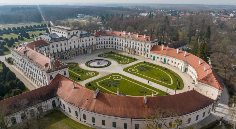 Megszépül a barokk-rokokó kastély, visszanyeri régi pompáját a magyar Versailles - VIDEÓ