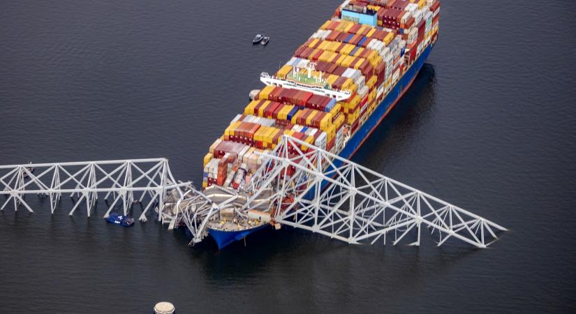 Összedőlt egy 2,5 kilométeres baltimore-i híd, miután nekiment egy konténerszállító hajó