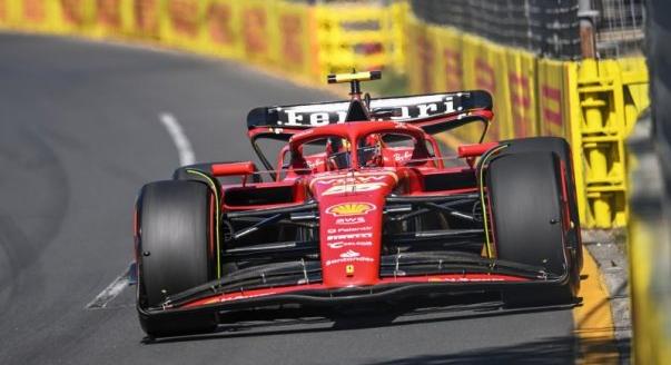 Vettel tesztelt, a Ferrari magabiztos: a mai hírek