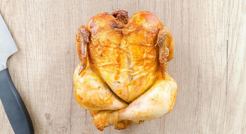 Óvatosan a sárga bőrű bontott csirkével – lehet festékkel színezett