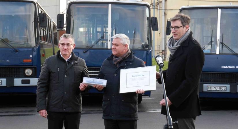 Ukrajnánk nem kellettek Karácsony ajándék buszai