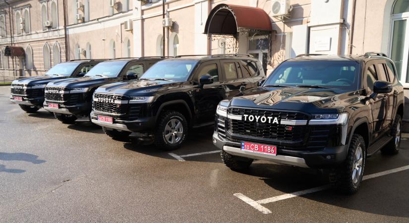 Az Egyesült Államok nagykövetsége hat páncélozott autót adott át Ukrajnának a frontrégiók ügyészei munkájához