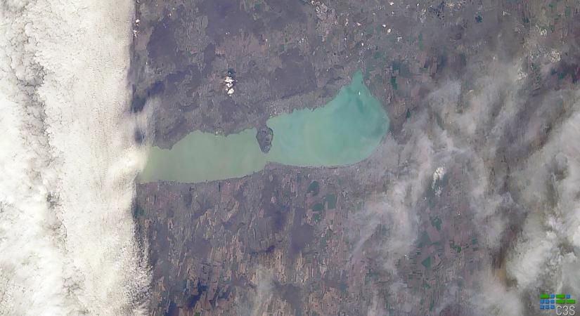 Az első magyar műhold fotója a Balatonról – meghökkentő látvány
