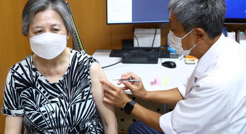 Fact-check: Japán tényleg betiltotta az összes mRNS-alapú koronavírus-vakcinát?