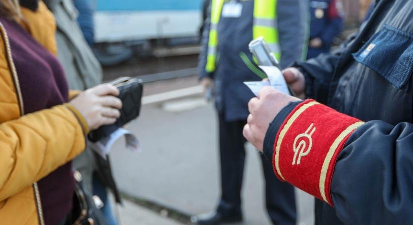 Megrúgta a jegyvizsgálót egy utas a Békéscsabáról Szegedre tartó vonaton