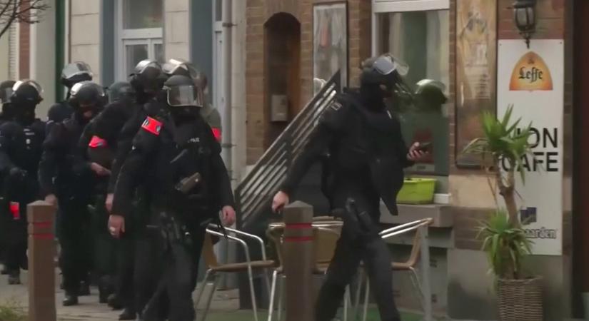 Brüsszelben a katonaság bevetését fontolgatják  videó