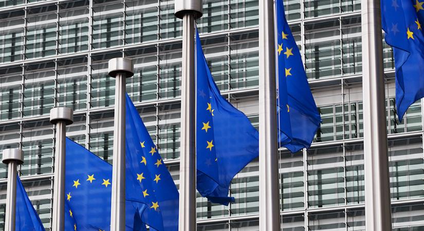 Az EU jóváhagyta az újságírók és a médiaszolgáltatók politikai befolyással szembeni védelmét szolgáló jogszabályt