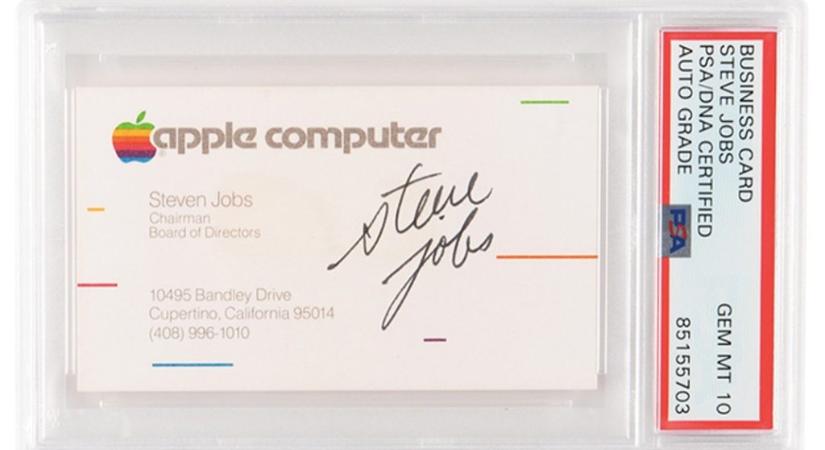 66,5 millió forintot fizetett valaki Steve Jobs aláírt névjegykártyájáért