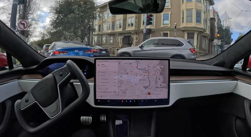 Merész tesztbe kezd a Tesla: egyhavi ingyen önvezetés jár mindenkinek