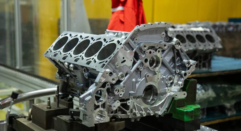 A V10-es motorok királya magyar termék már húsz éve