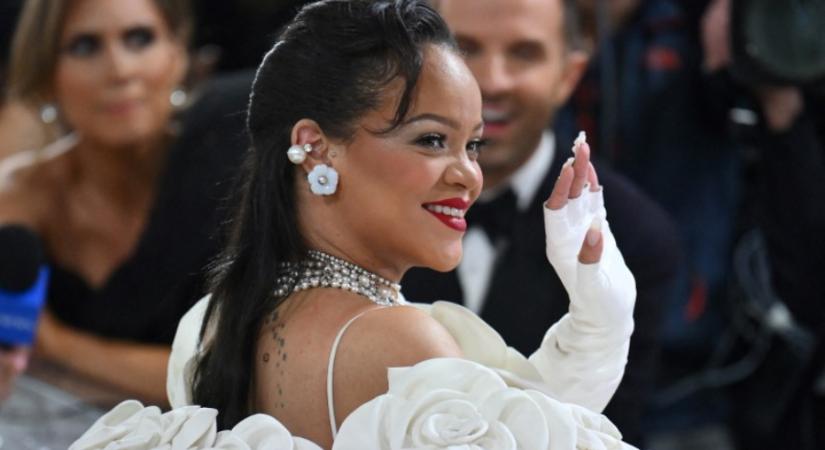 Rihanna '90-es évek ihlette frizuráját imádja most mindenki