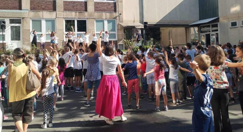 Leszavazták a szülők, nem kerül egyházi fenntartásba a zuglói Jókai Mór Általános Iskola