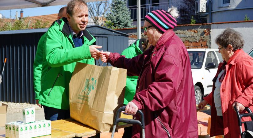 150 rászoruló kapott adományt Debrecenben a református szeretetszolgálattól