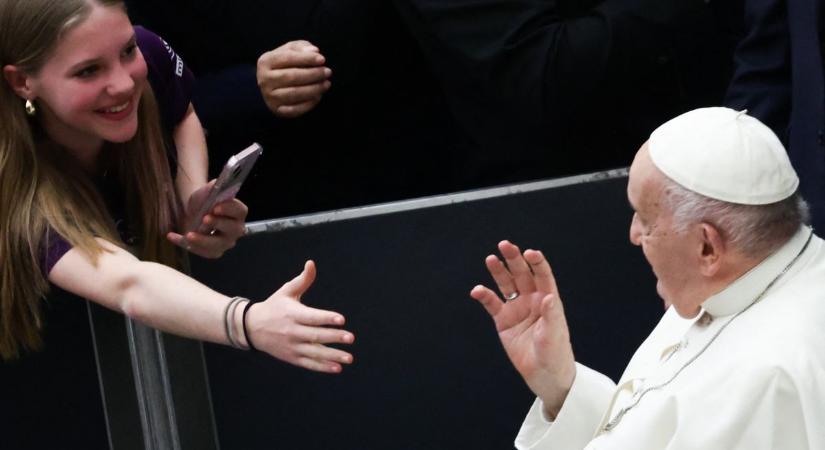 Ferenc pápa egészsége miatt aggódik a világ