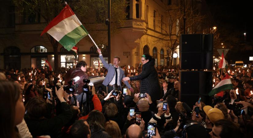 A propaganda most azt sugallja, hogy aki Magyar Péterrel van, az az erőszakot támogatja