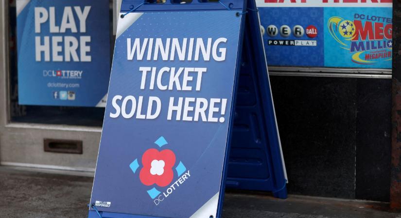 Brutális összegű lottónyeremény miatt izgul fél Amerika