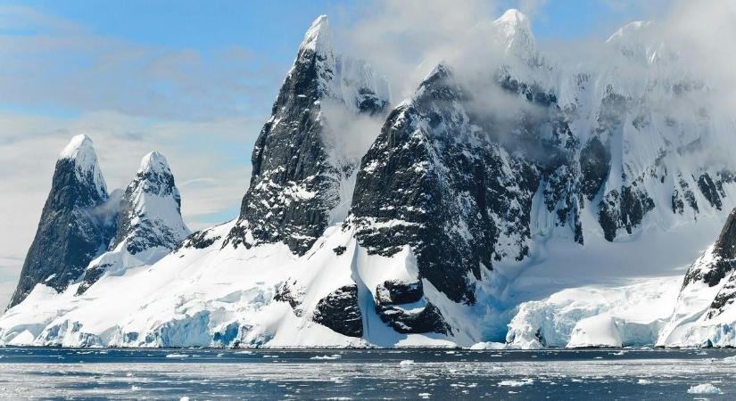 Beindultak a találgatások: furcsa dolgot fedeztek fel az Antarktiszon - Videó
