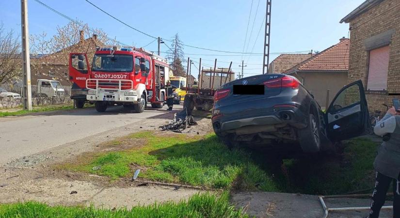 Kisteherautó és BMW ütközött Bátaszéken
