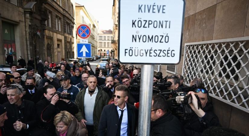 Magyar Péter védője: Az ügyészségnek árt, ha nem nyomoz