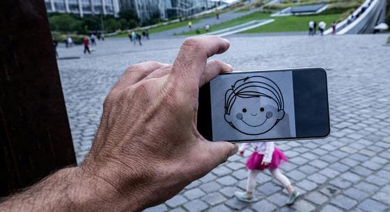 Több mint 11 ezer gyermekpornográf felvételt találtak egy tatabányai férfi mobiltelefonján