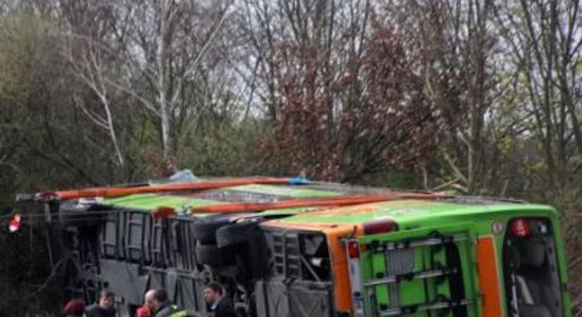 Katasztrófa: felborult egy FlixBus, négy halott, sok sérült