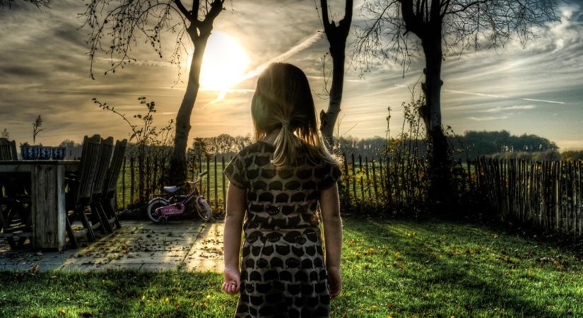 Szíjjal verte agyon ötéves kislányát – nincs meg a holtteste