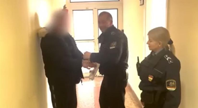 Éppen a cuccot osztották el: dílerhálózatot kapcsoltak le a rendőrök Szegeden – videó