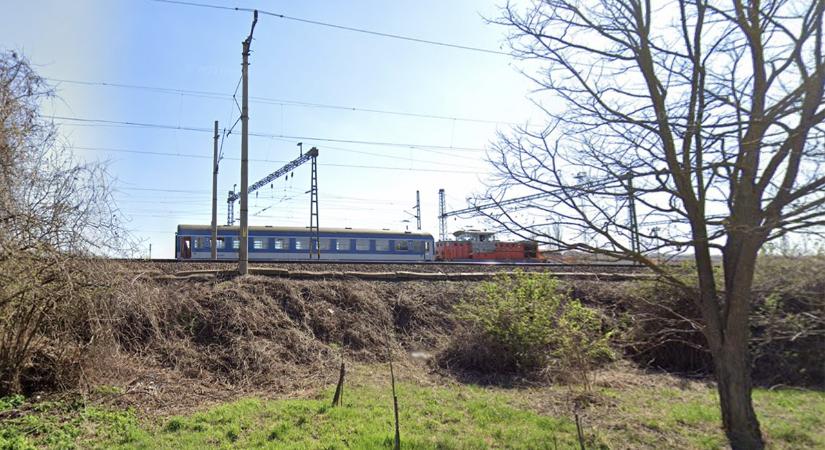 Vágányzár a Szeged–Budapest vasútvonalon, pótlózni kell félegyházáig és Röszke felé is