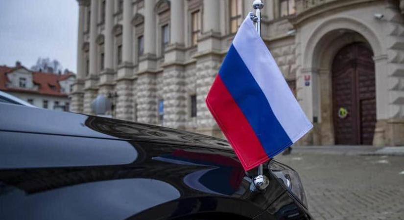 Lettország provokatív kommunikáció miatt kiutasított egy orosz diplomatát