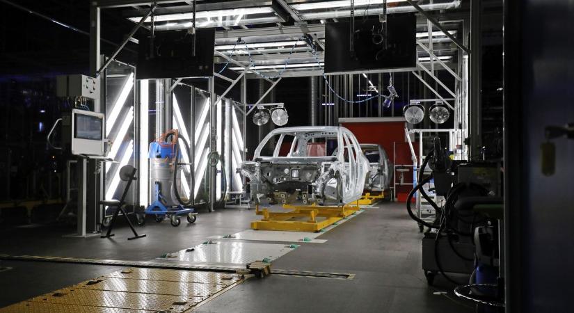 Egyoldalú bérfejlesztésről döntött a kecskeméti Mercedes-gyár vezetősége