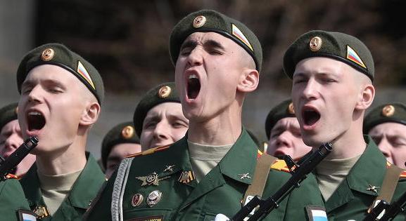 Van még ország, ahol szívesen látják az orosz katonákat - a NATO azért nem fog hanyattesni