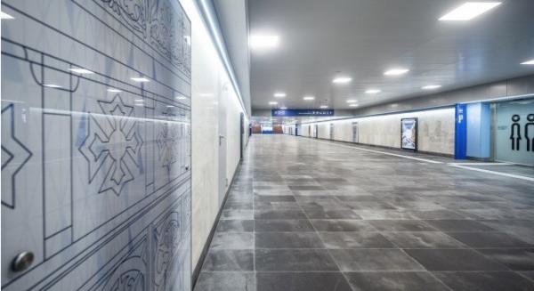 Megnyílt a Nyugati pályaudvaron a felújított keresztaluljáró
