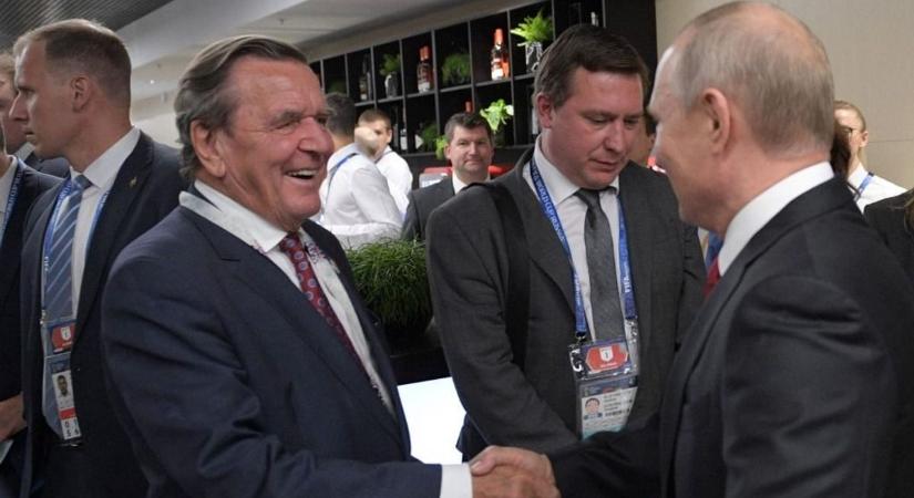 Gerhard Schröder: A Nyugatnak tárgyalnia kell Putyinnal