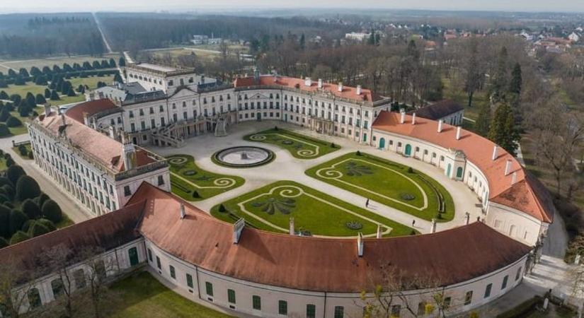 Így nyeri vissza régi pompáját a magyar Versailles - képek