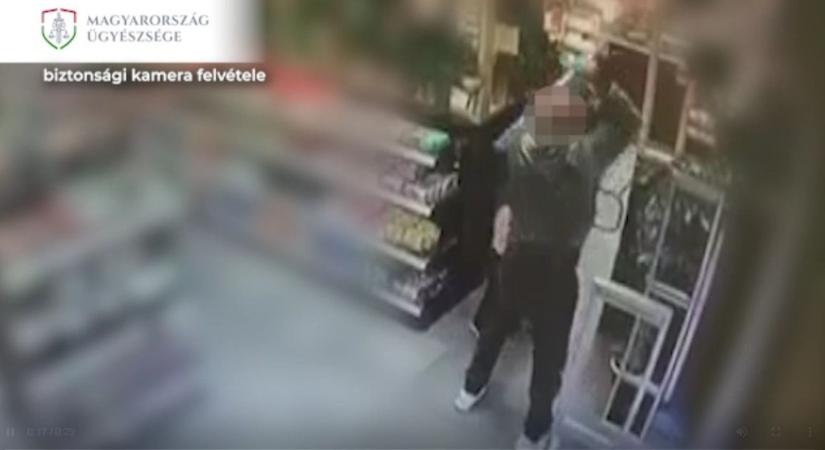 Fémcsővel támadt nőismerősére egy férfi egy kaposvári benzinkúton