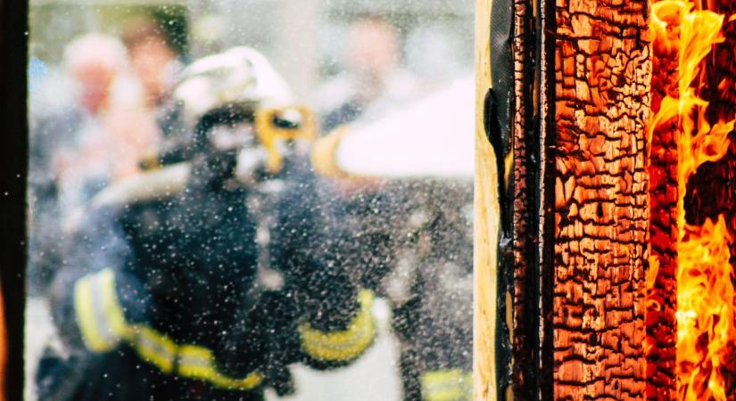Egy ember meghalt, huszonhatan füstmérgezést szenvedtek, amikor kigyulladt egy idősek otthona Szabolcsban