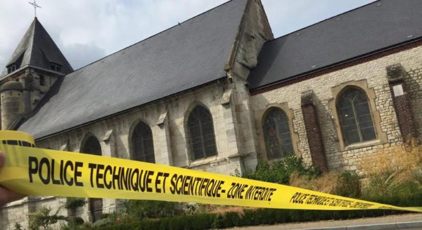 Rendőrök védik a dzsihadistáktól a francia templomokat húsvétkor