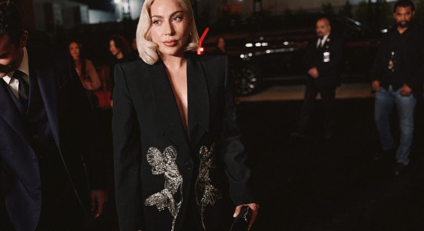 A szülinapos Lady Gaga az emlékezetes outfitek királynője