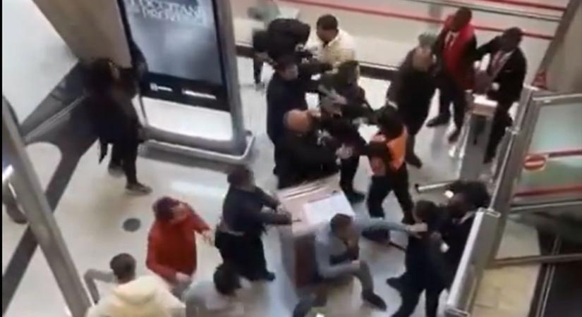 Tömegverekedést rendeztek a kurdok a párizsi repülőtéren  videó