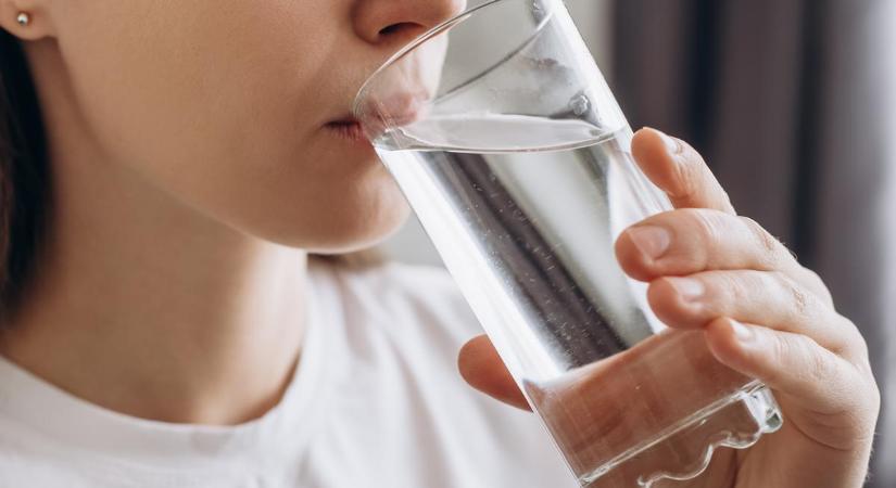Erről sokan nem tudnak: ez történik a testeddel, ha elegendő vizet iszol